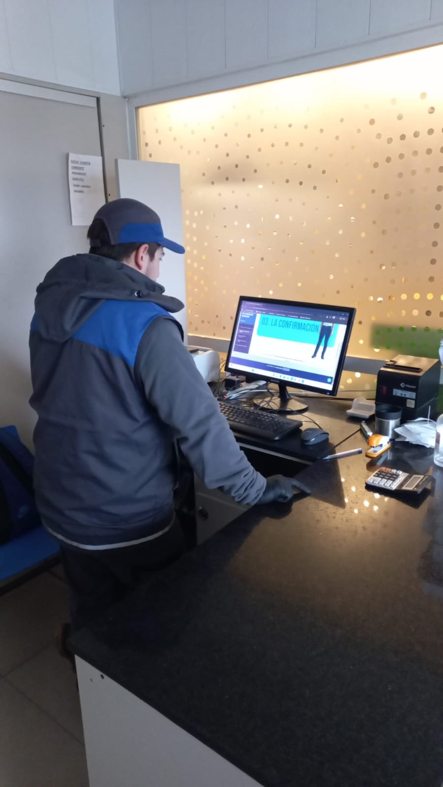 Capacitación de personal de tienda en estación de servicio